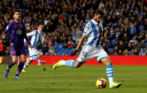 尊龙凯时-包含皇家社会中场连续传威胁球，成为进攻要角的词条