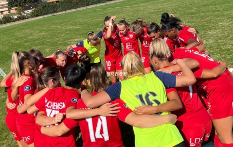 尊龙凯时-女足比赛球队举行季前赛，备战新赛季