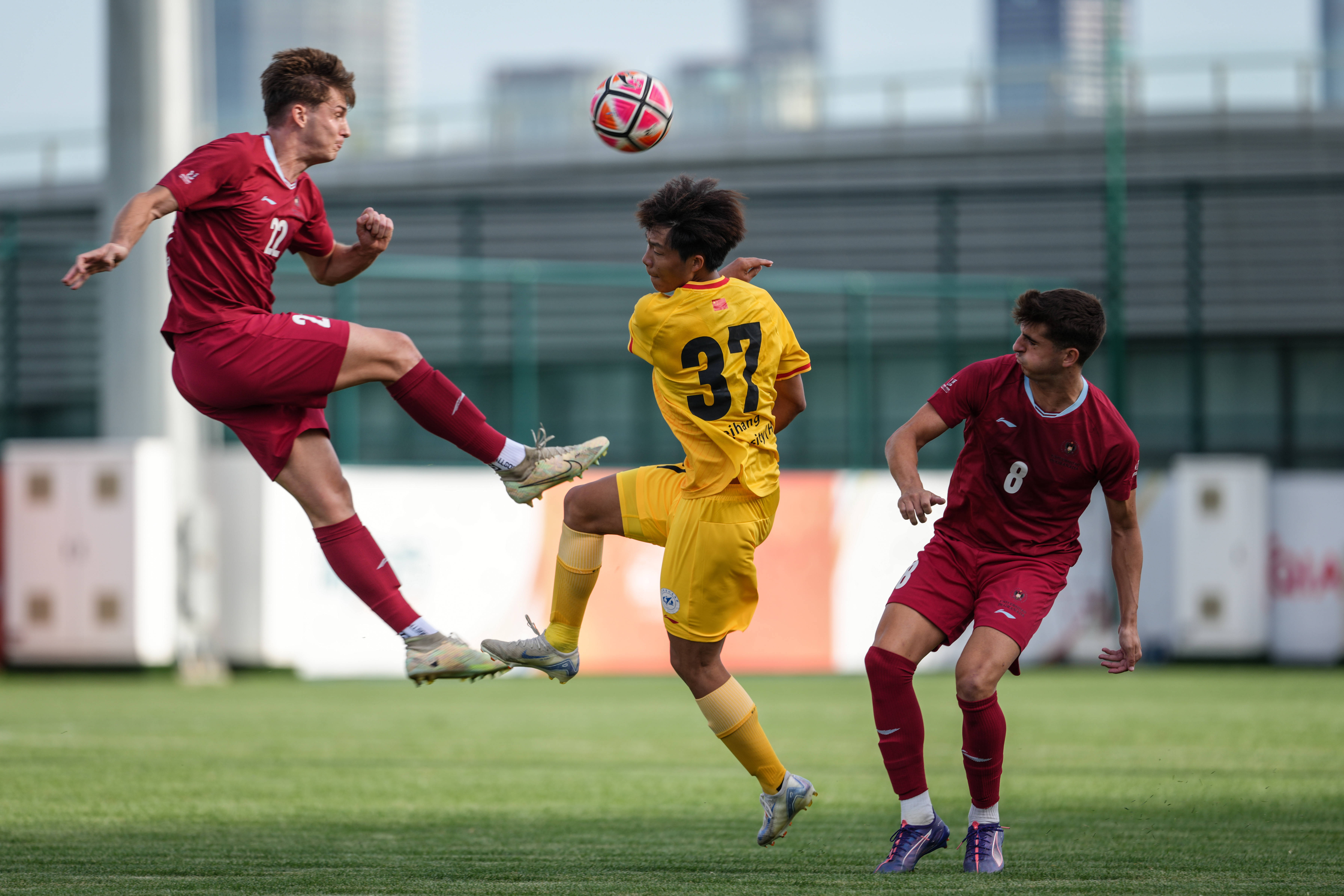 关于足球盛宴热闹开启，比赛节奏快速激烈的信息