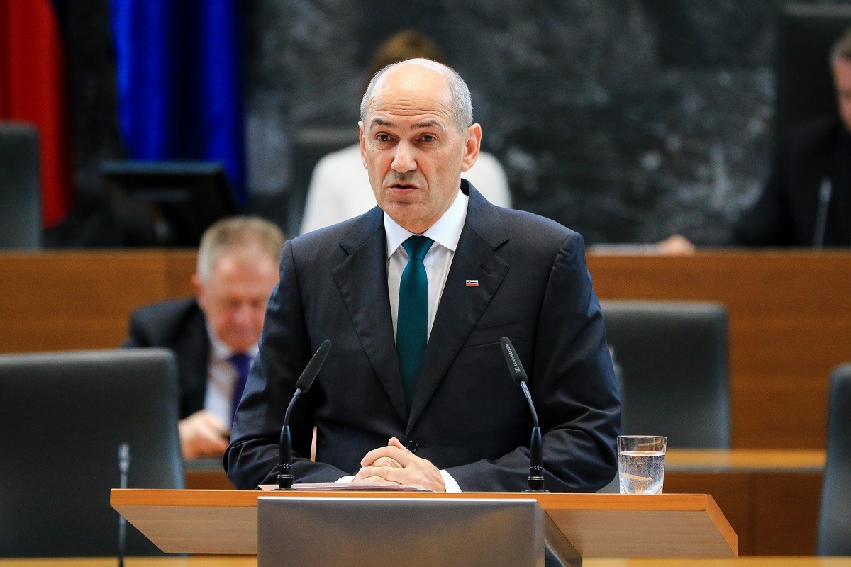 包含斯洛文尼亚战胜立陶宛，稳住了夺取胜利的步伐的词条